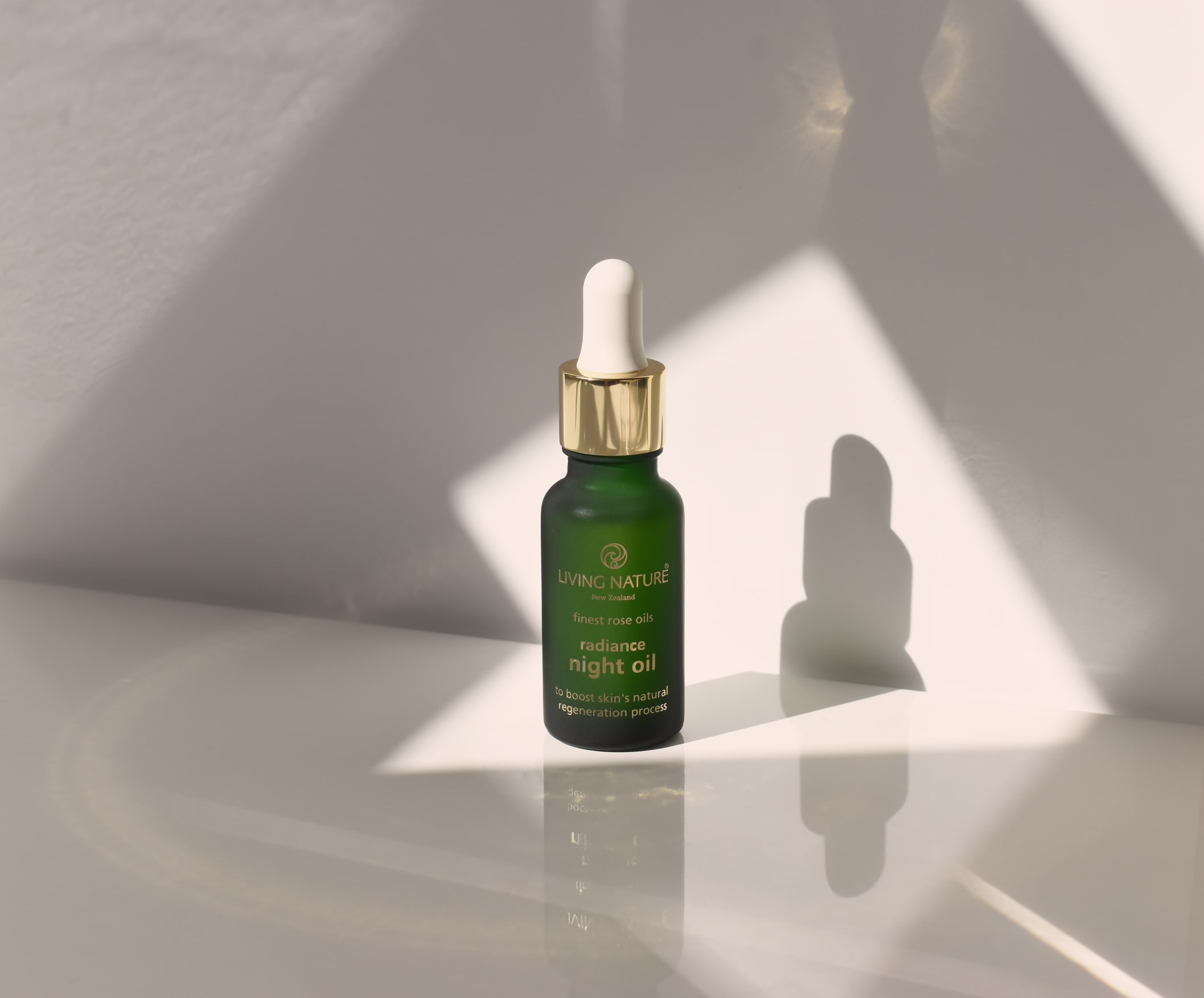 Tinh Chất Τrị Νám, Τrắng Da Living Nature Radiance Night Oil 18ml