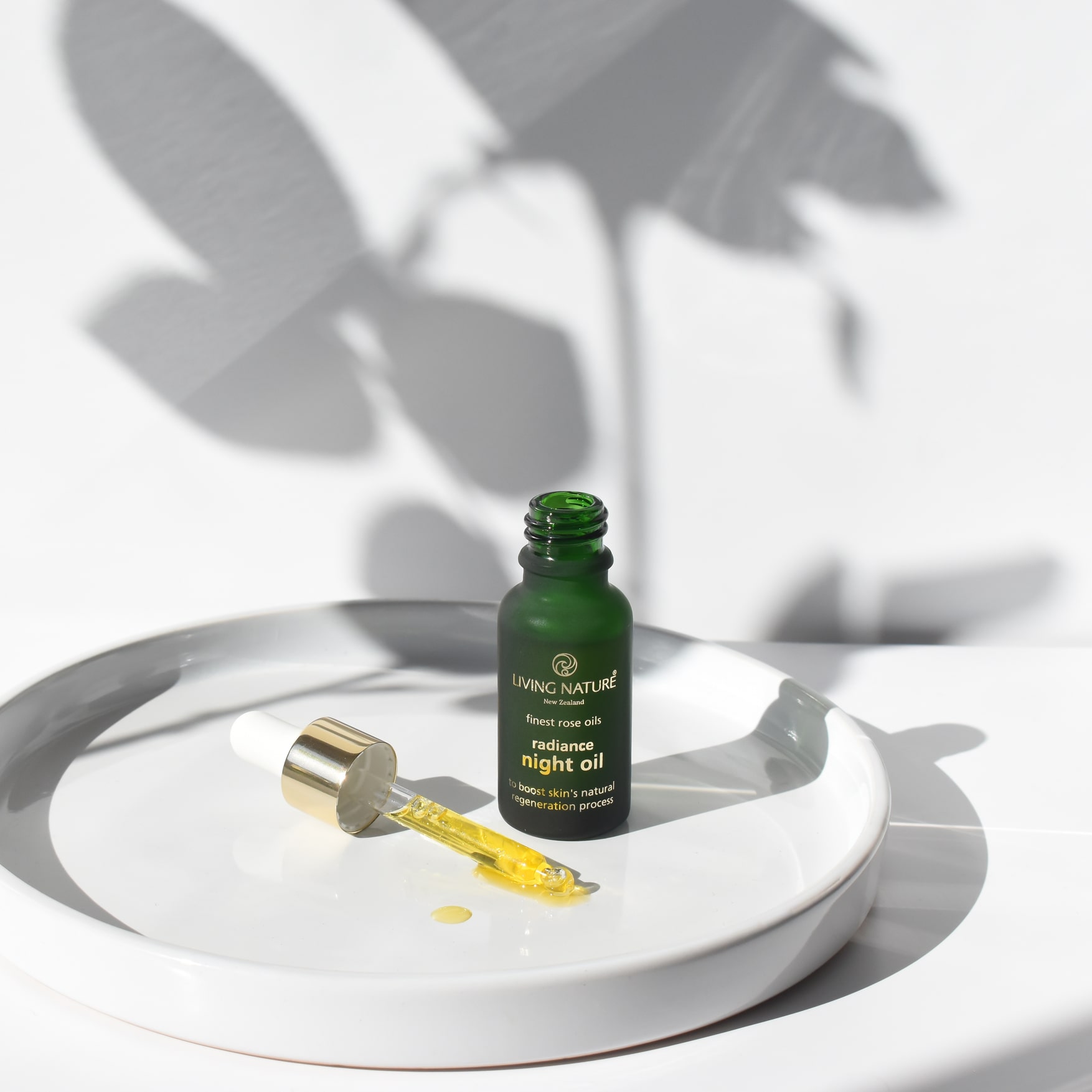 Tinh Chất Τrị Νám, Τrắng Da Living Nature Radiance Night Oil 18ml